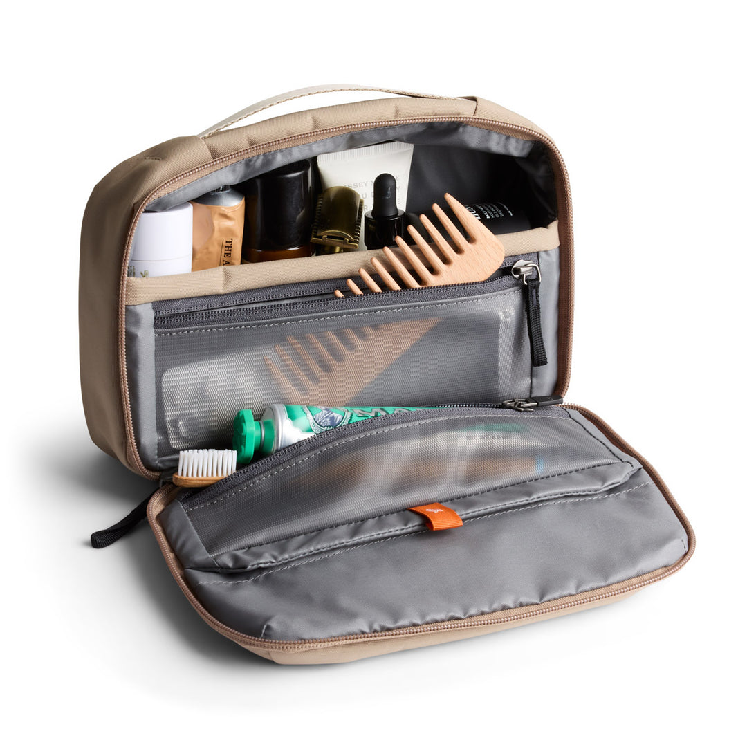 BELLROY - HANGING TOILETRY KIT