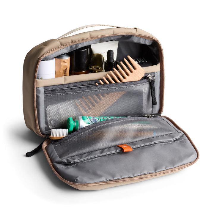 BELLROY - HANGING TOILETRY KIT