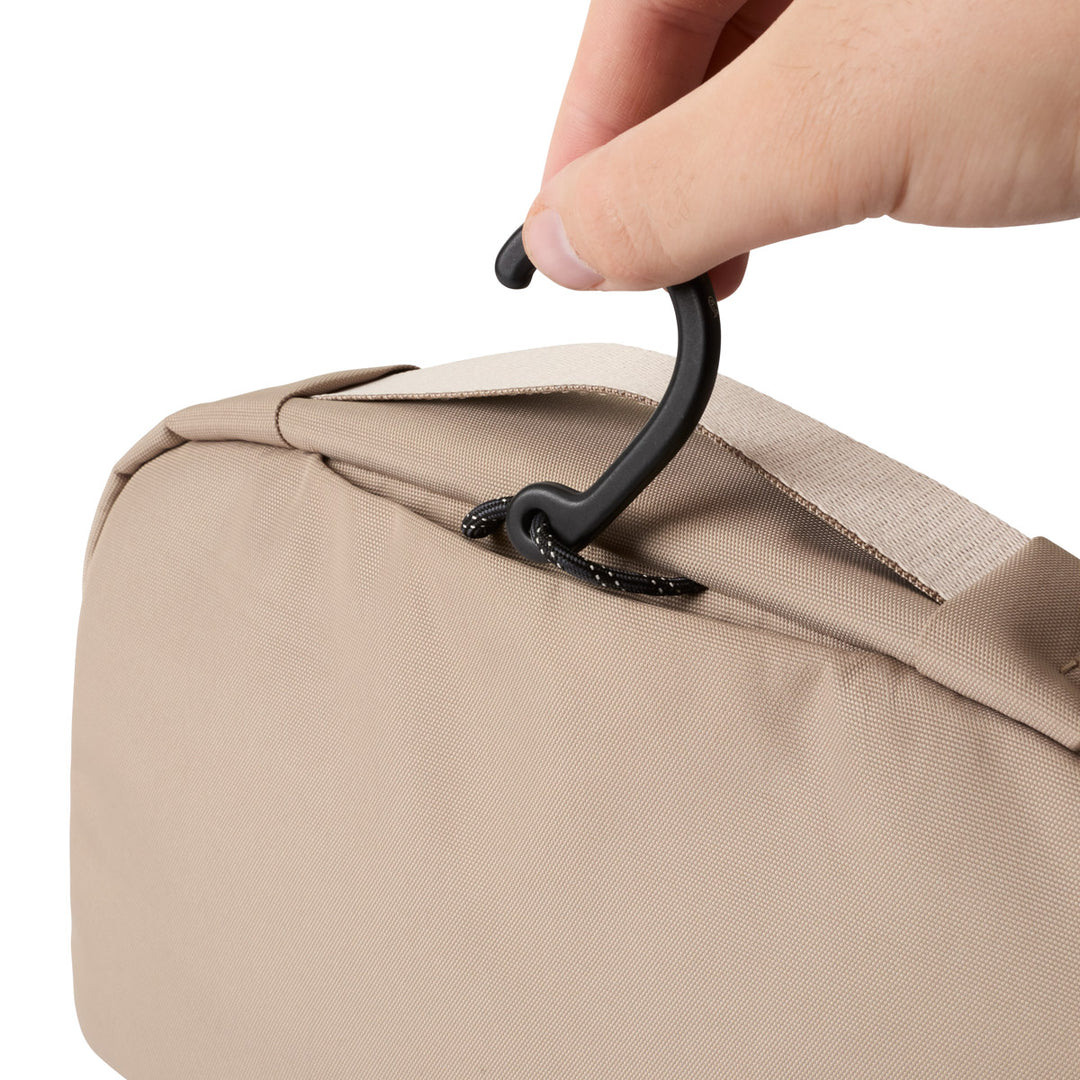 BELLROY - HANGING TOILETRY KIT