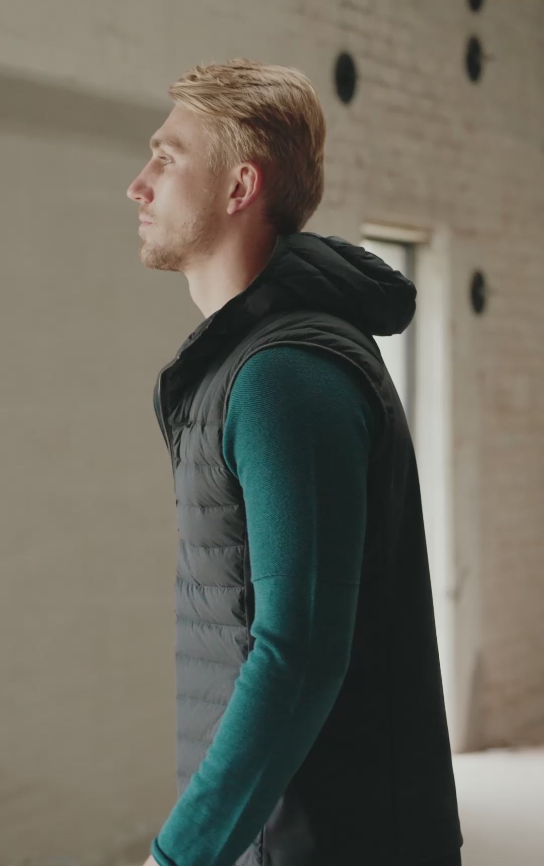 HYBRID HOODED DOWN VEST